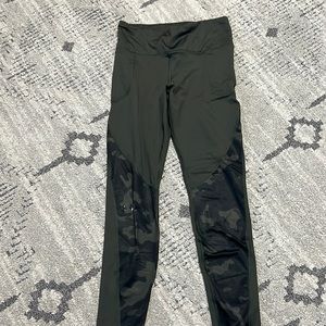 Hunter green and camo under armour cold gear leggings. Size medium women.